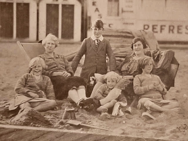 Teddy Emma, Geof, Bunty, Alice & Jean