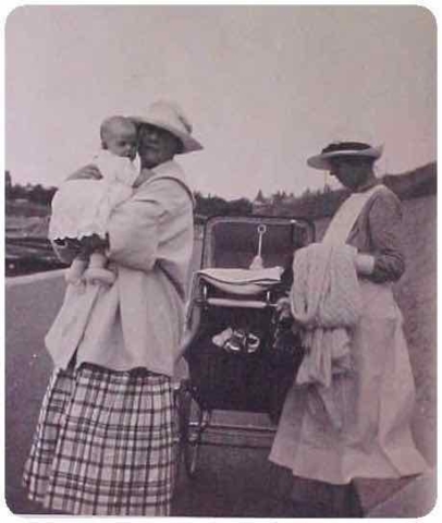 Daphne with Hilda May and the nanny